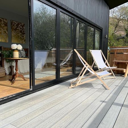 Luxury Lodge In The Treetops Llanbrynmair Bagian luar foto