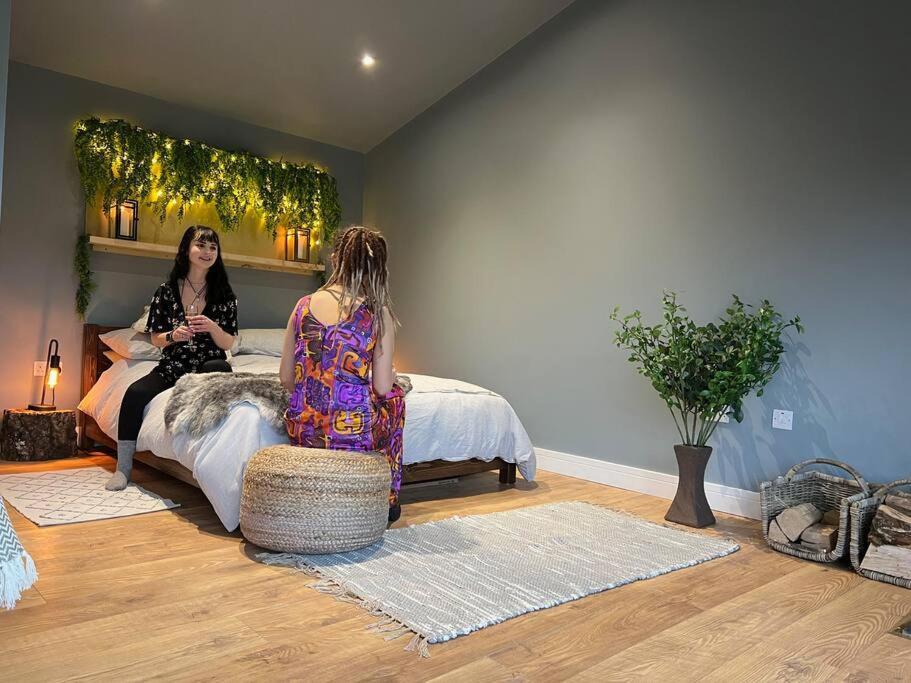 Luxury Lodge In The Treetops Llanbrynmair Bagian luar foto