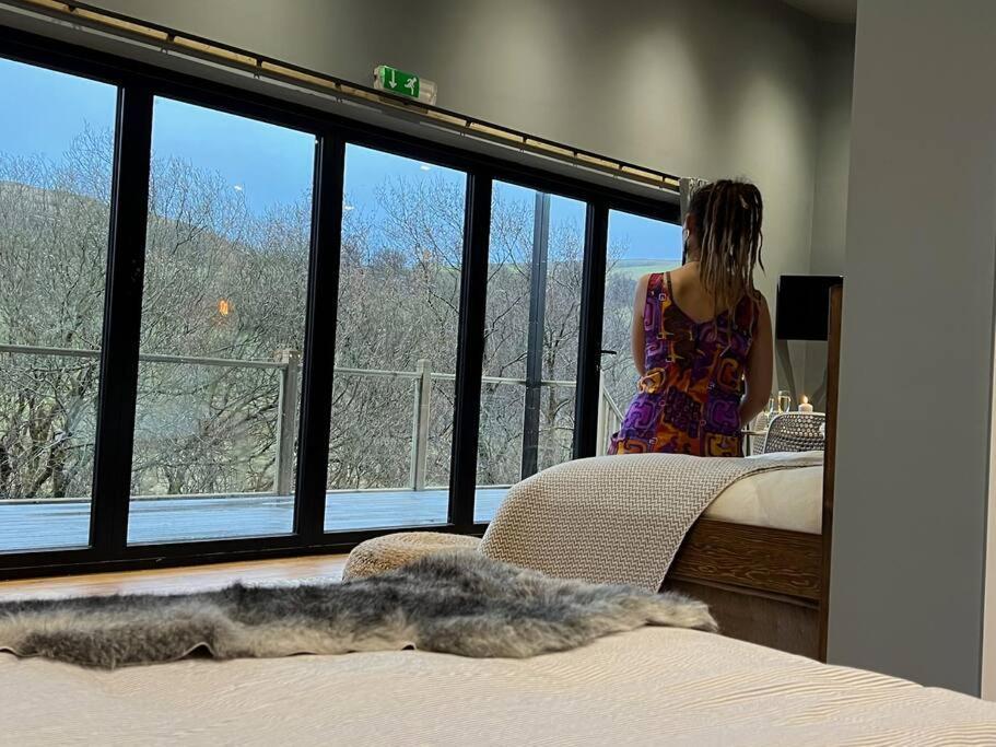Luxury Lodge In The Treetops Llanbrynmair Bagian luar foto